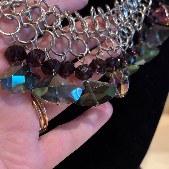 Elegant Silver and Multicolor Glass Beaded Statement Necklace. Size 18” to 22” l - Picture 7 of 8